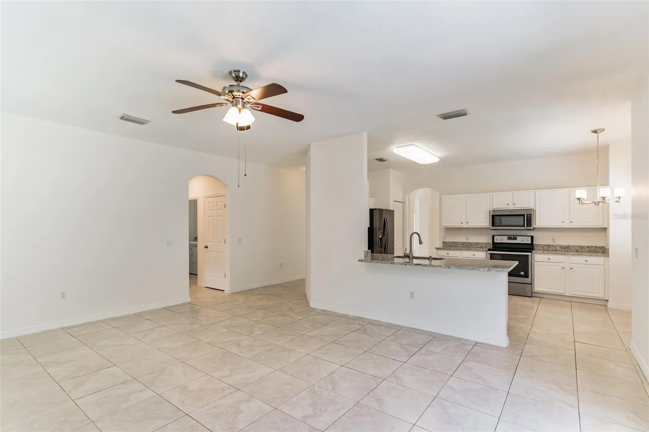 2433 Huron Cir