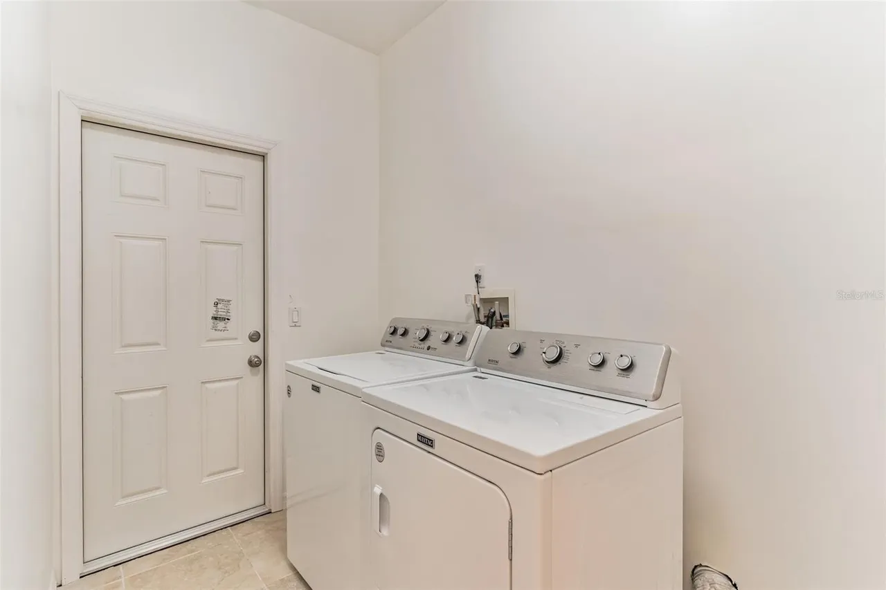 2433 Huron Cir