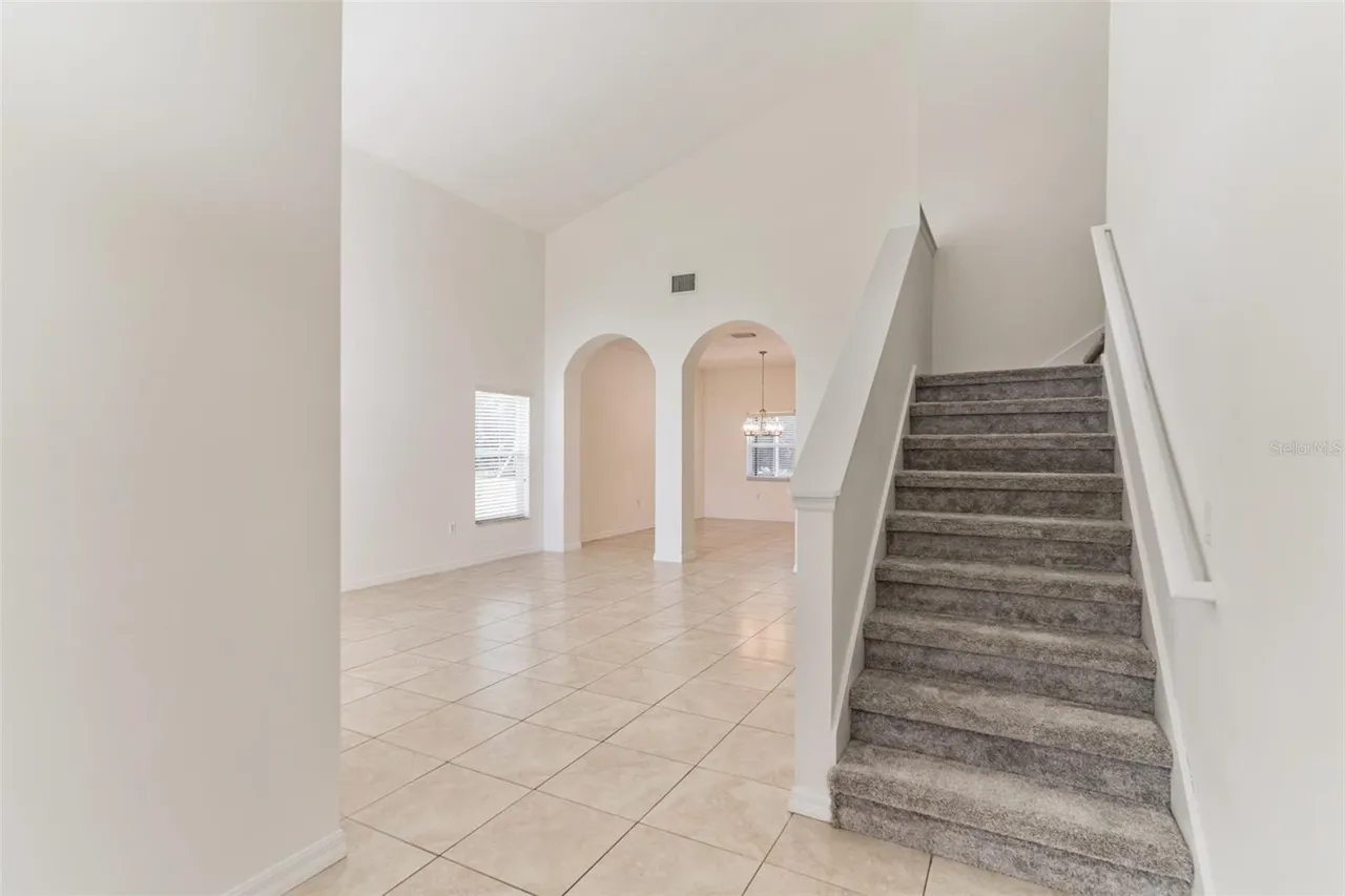 2433 Huron Cir
