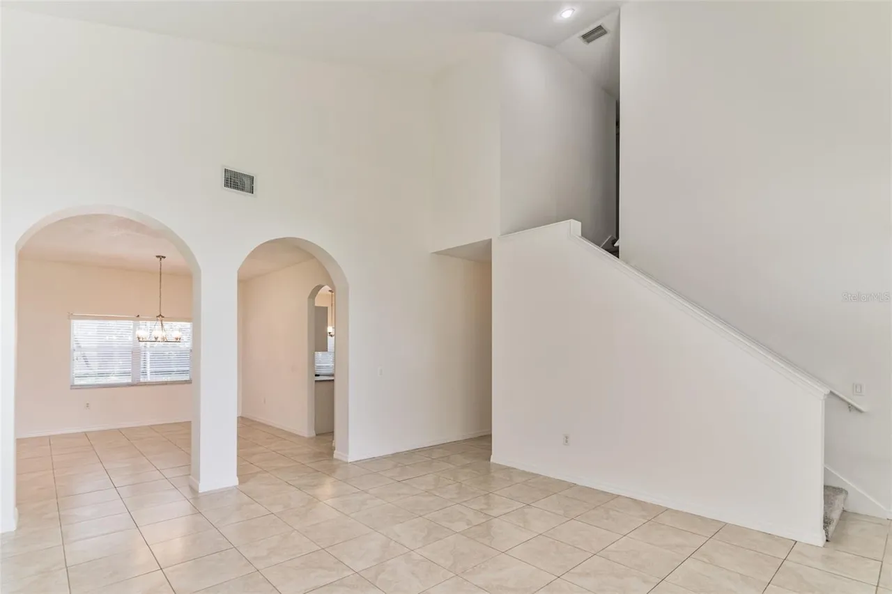 2433 Huron Cir