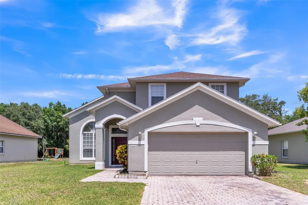 2433 Huron Cir