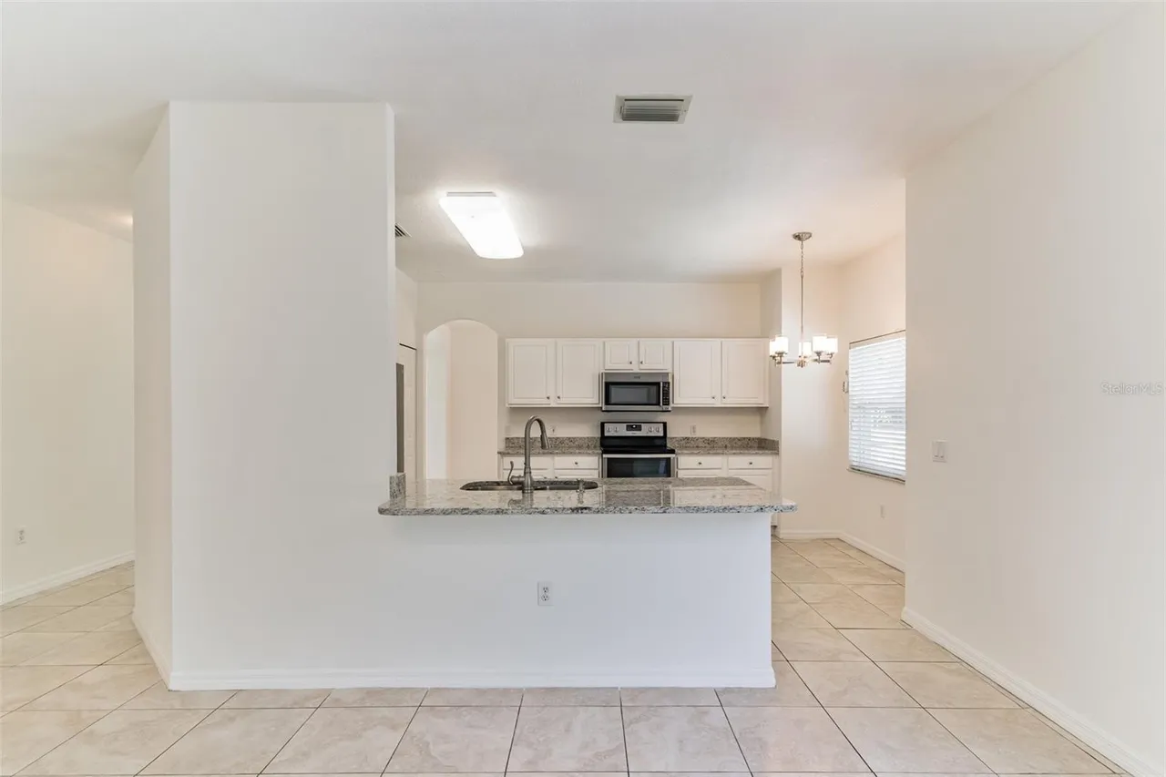 2433 Huron Cir