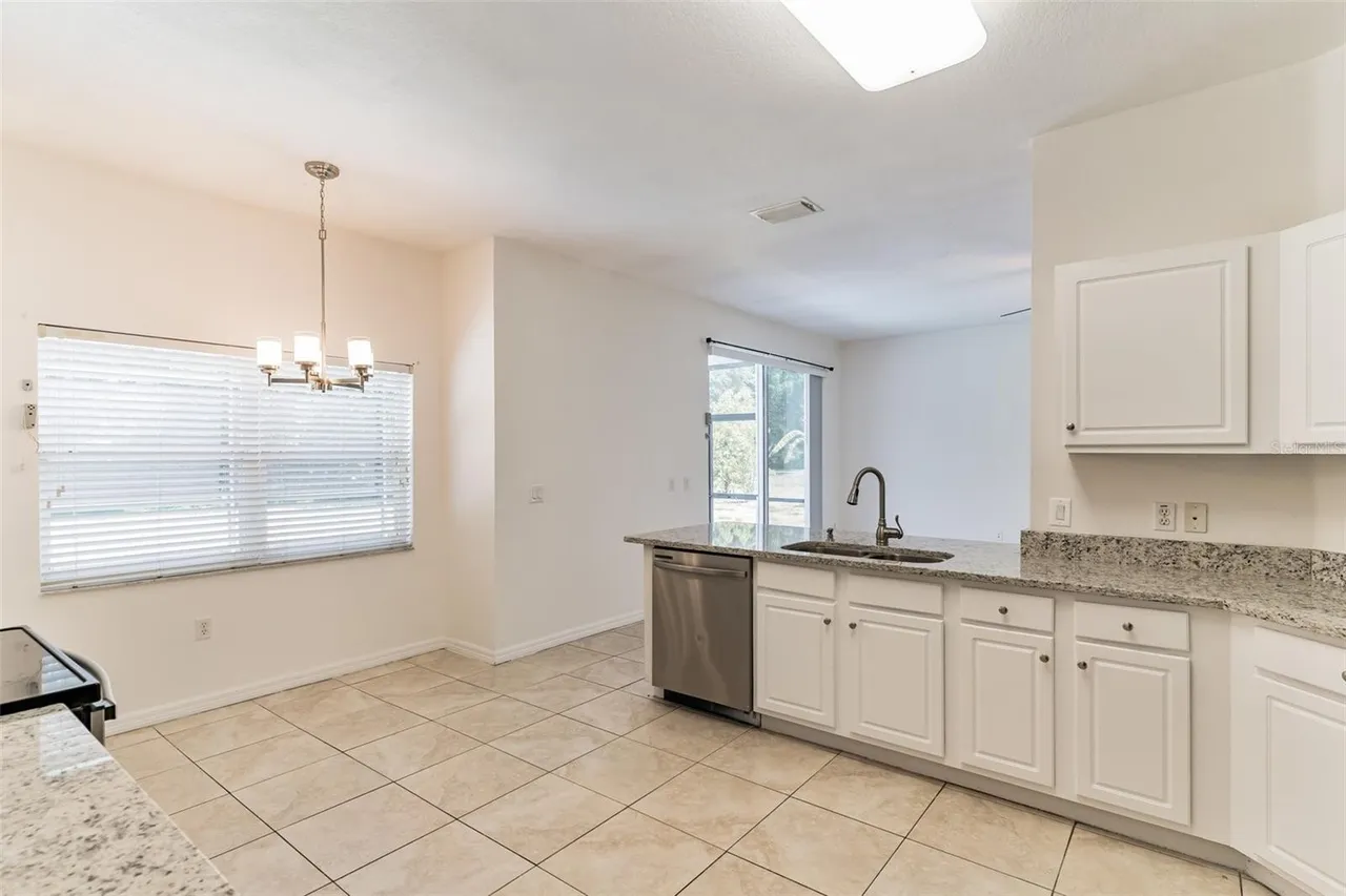 2433 Huron Cir