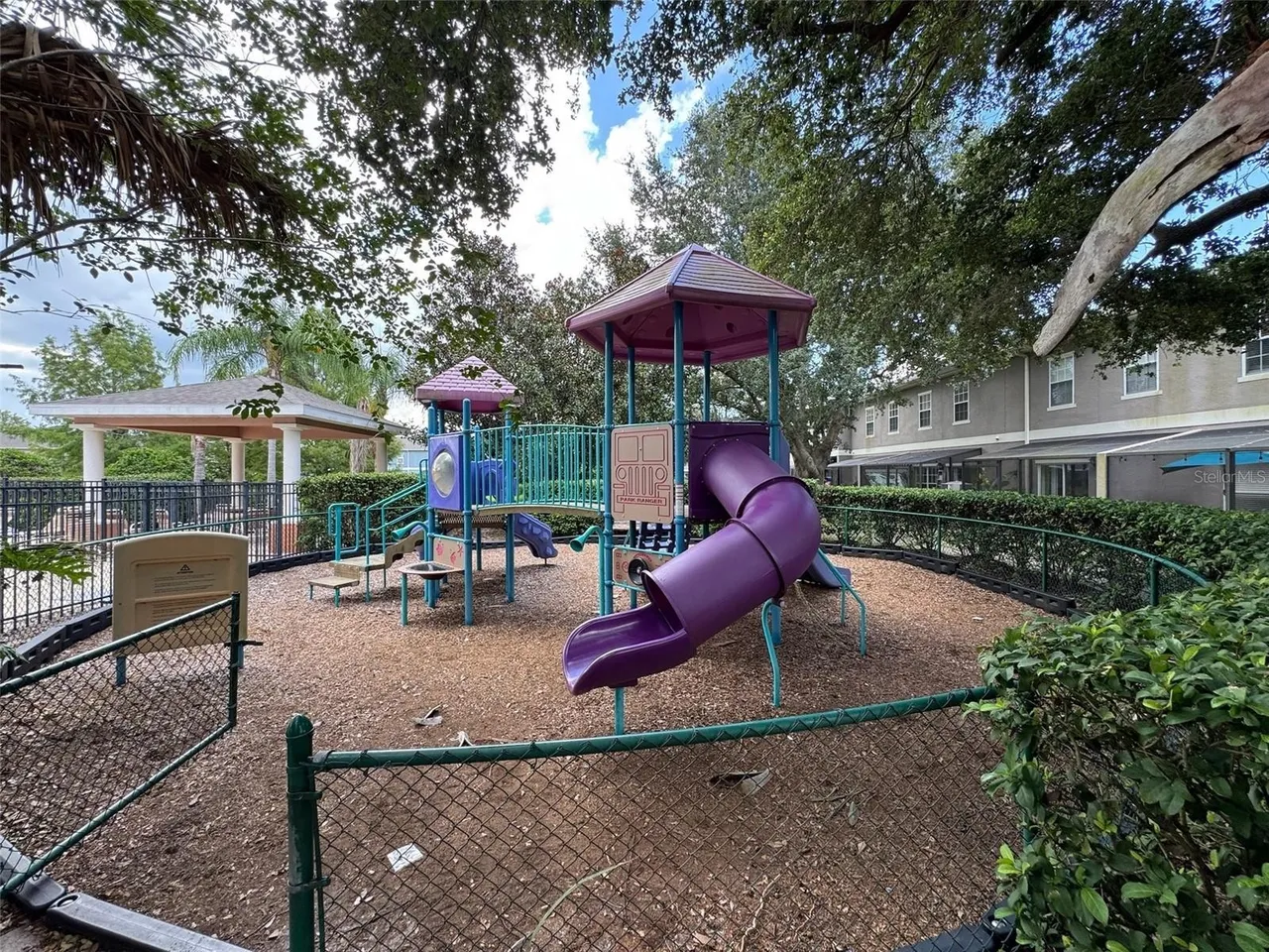 2476 Caravelle Cir