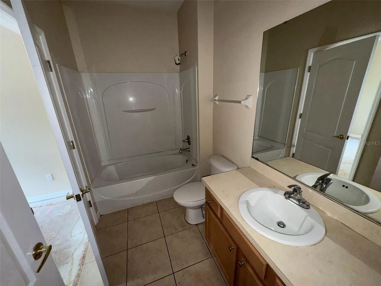 2476 Caravelle Cir